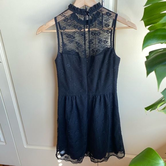 Pilgrim gorgeous high neck black lace dress - Picture 8 of 9